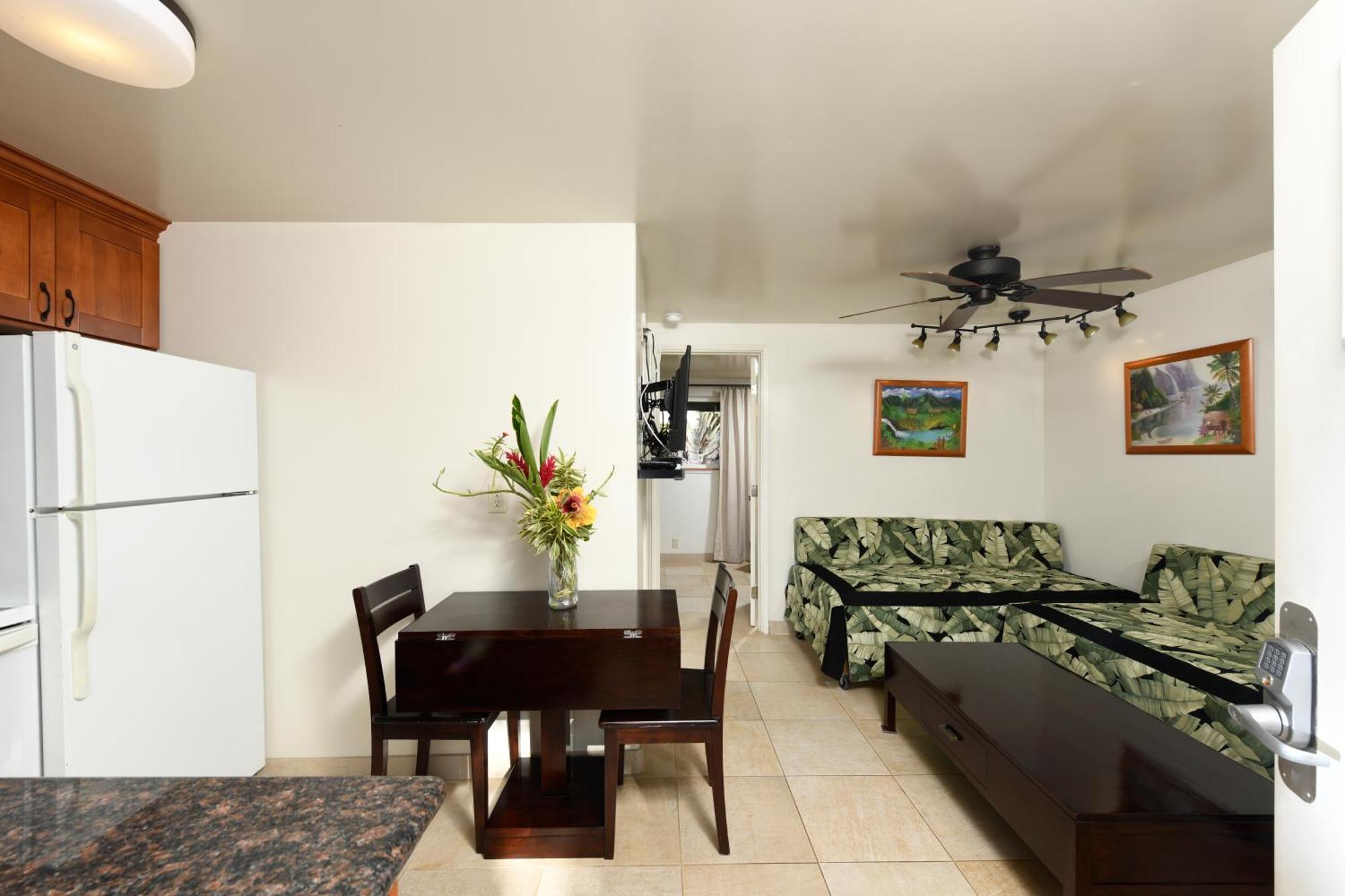 Nona Lani Cottages Kihei Rum bild